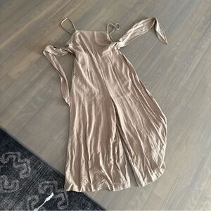 Beige flowy jumpsuitt sz m pretty back